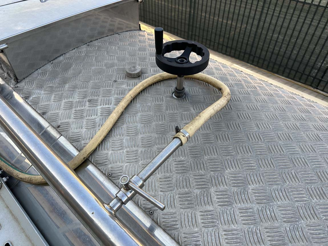 Cisterna semirremolque para transporte de alimentos Bata SANTI/MENCI 13.000-8.000-13.000LT: foto 14 Cisterna semirremolque para transporte de alimentos Bata SANTI/MENCI 13.000-8.000-13.000LT: foto 14