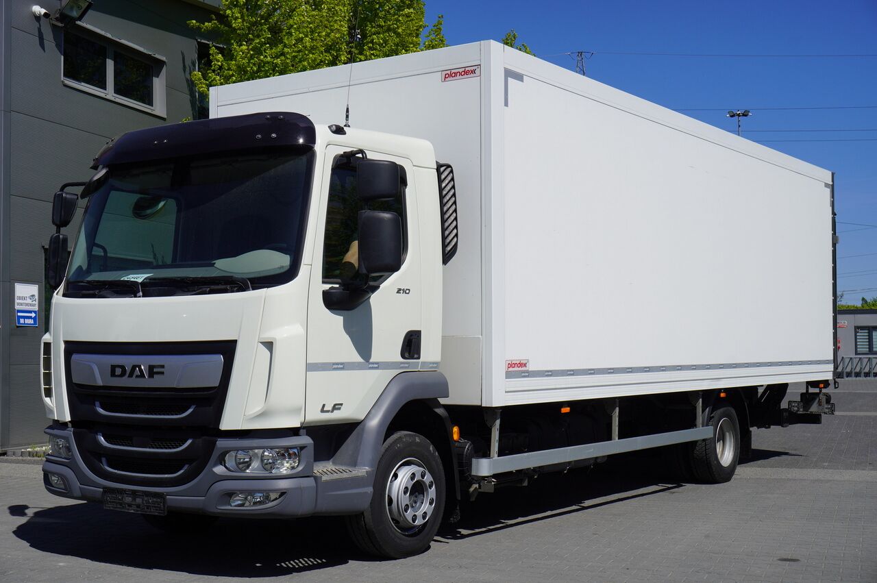 Camión caja cerrada DAF LF 12.210 18-pallet container with tail lift / 50 tho. km / 2024: foto 8 Camión caja cerrada DAF LF 12.210 18-pallet container with tail lift / 50 tho. km / 2024: foto 8