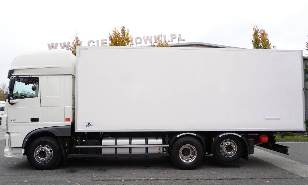 DAF XF 450 6×2 E6 / Refrigerator Lacapitaine / ATP/FRC to 2027 / 18 pallets - Frigorífico camión: foto 4 DAF XF 450 6×2 E6 / Refrigerator Lacapitaine / ATP/FRC to 2027 / 18 pallets - Frigorífico camión: foto 4