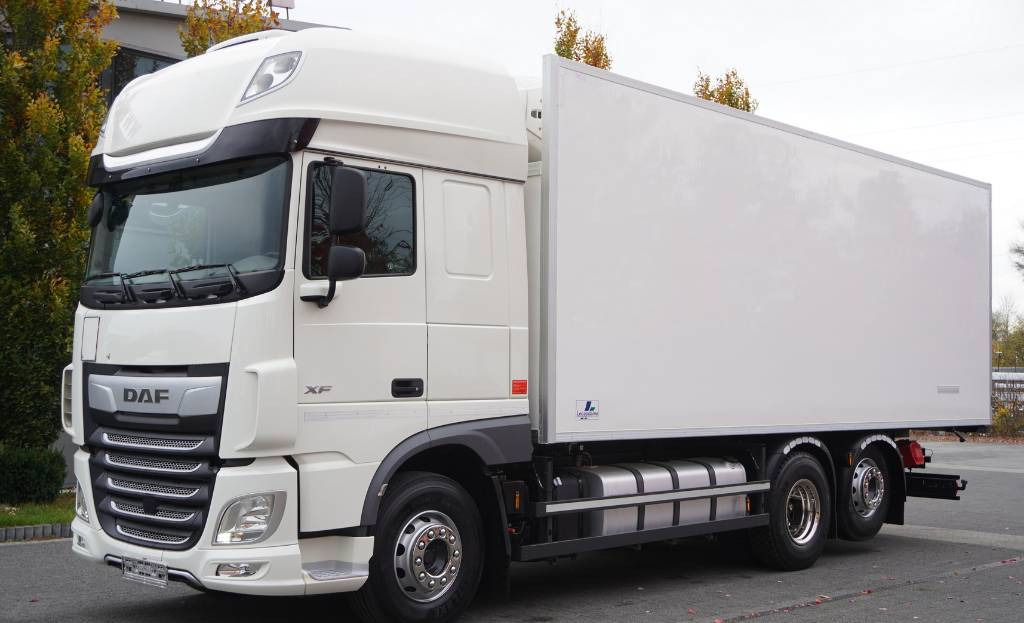DAF XF 450 6×2 E6 / Refrigerator Lacapitaine / ATP/FRC to 2027 / 18 pallets - Frigorífico camión: foto 1 DAF XF 450 6×2 E6 / Refrigerator Lacapitaine / ATP/FRC to 2027 / 18 pallets - Frigorífico camión: foto 1