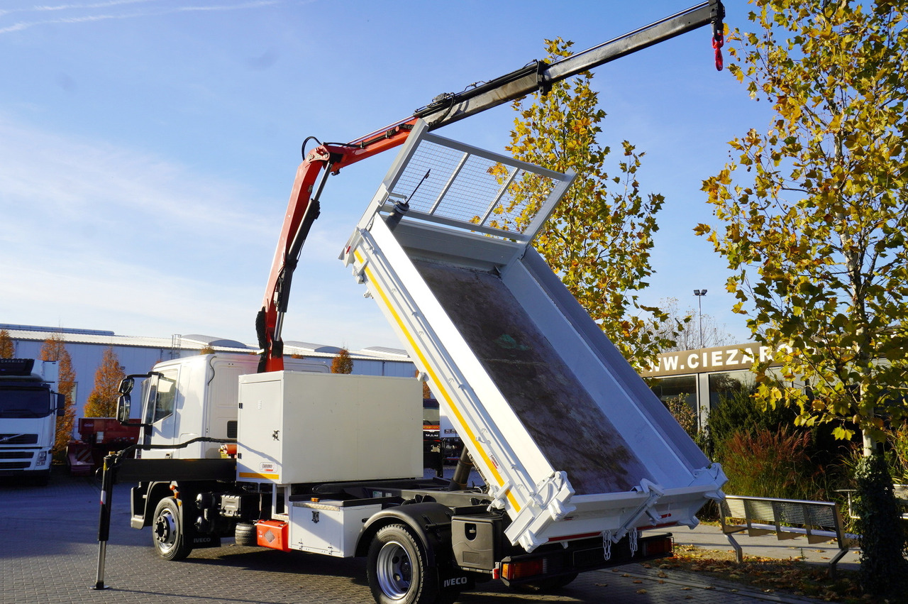 IVECO Eurocargo 120E18 Crane Palfinger / 3-way tipper / sleeper cab - Volquete camión, Camión grúa: foto 4 IVECO Eurocargo 120E18 Crane Palfinger / 3-way tipper / sleeper cab - Volquete camión, Camión grúa: foto 4