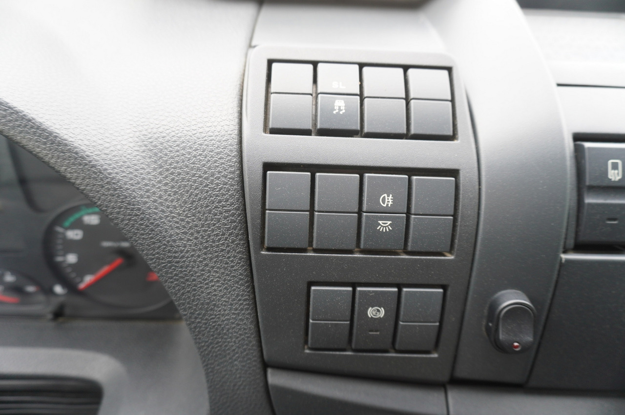 Camión caja abierta IVECO Eurocargo 150 E25 / 90 tho. km !!! / Tow truck: foto 22 Camión caja abierta IVECO Eurocargo 150 E25 / 90 tho. km !!! / Tow truck: foto 22