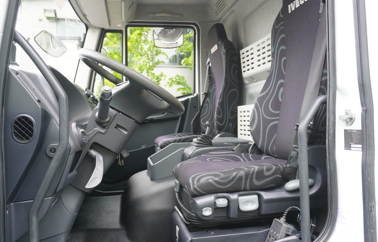 Camión caja abierta IVECO Eurocargo 150 E25 / 90 tho. km !!! / Tow truck: foto 19 Camión caja abierta IVECO Eurocargo 150 E25 / 90 tho. km !!! / Tow truck: foto 19