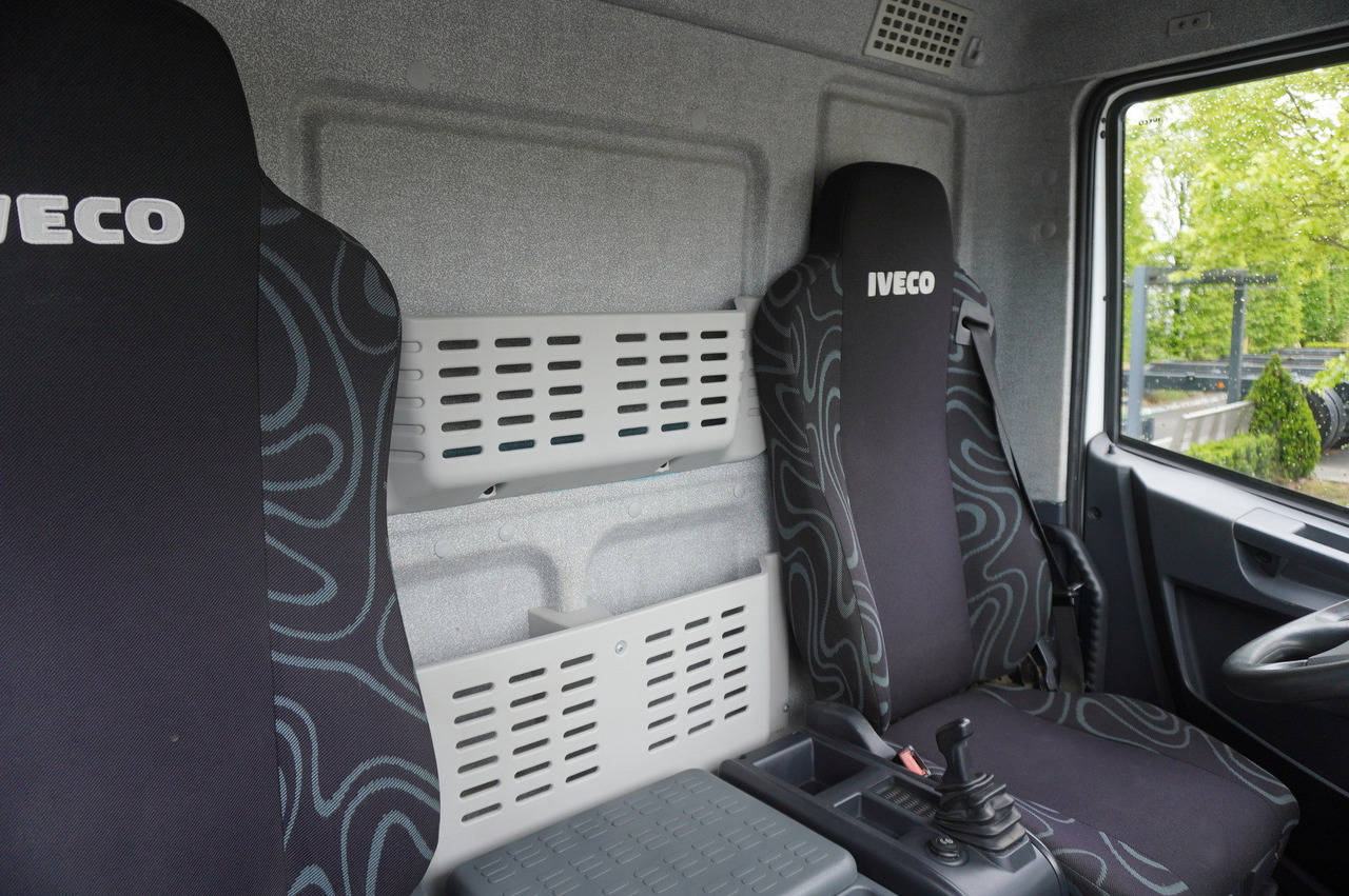 Camión caja abierta IVECO Eurocargo 150 E25 / 90 tho. km !!! / Tow truck: foto 29 Camión caja abierta IVECO Eurocargo 150 E25 / 90 tho. km !!! / Tow truck: foto 29