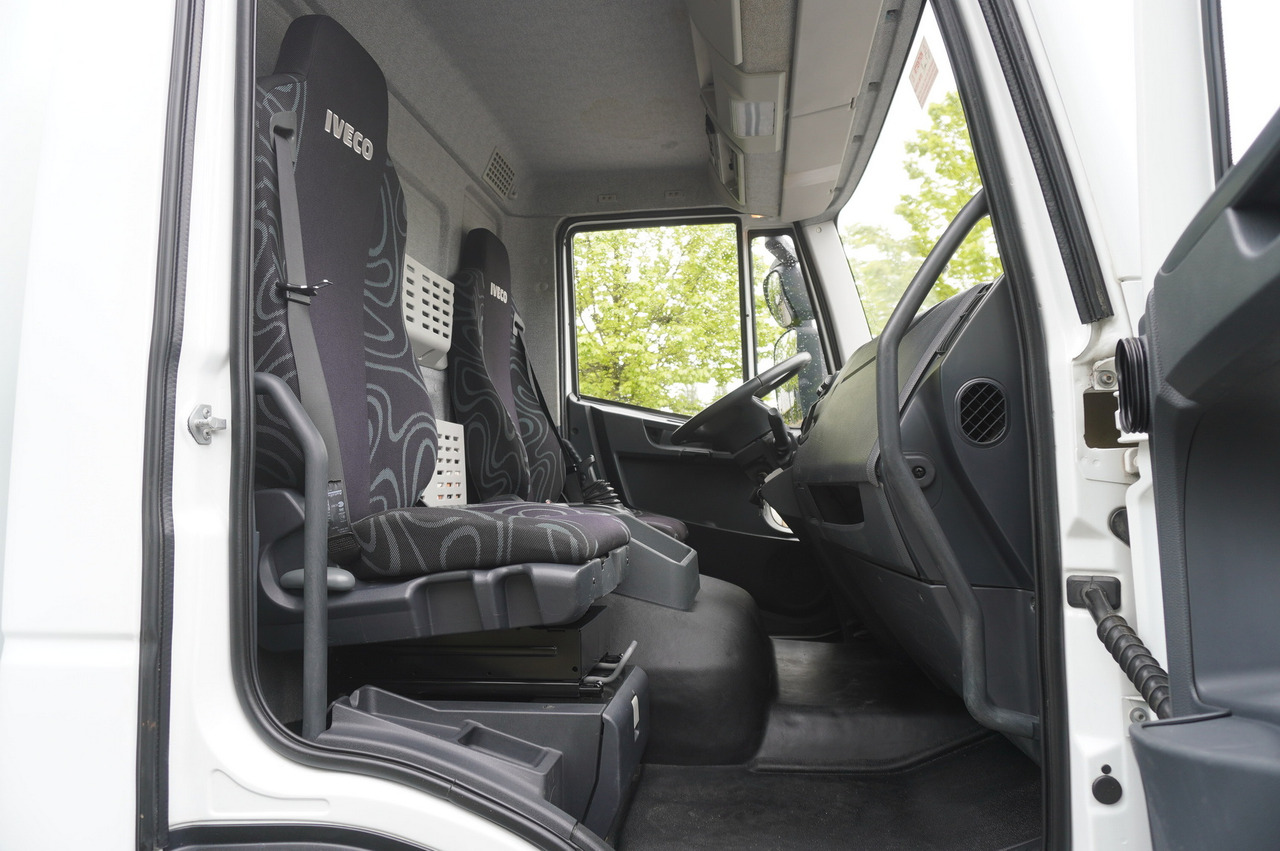 Camión caja abierta IVECO Eurocargo 150 E25 / 90 tho. km !!! / Tow truck: foto 30 Camión caja abierta IVECO Eurocargo 150 E25 / 90 tho. km !!! / Tow truck: foto 30