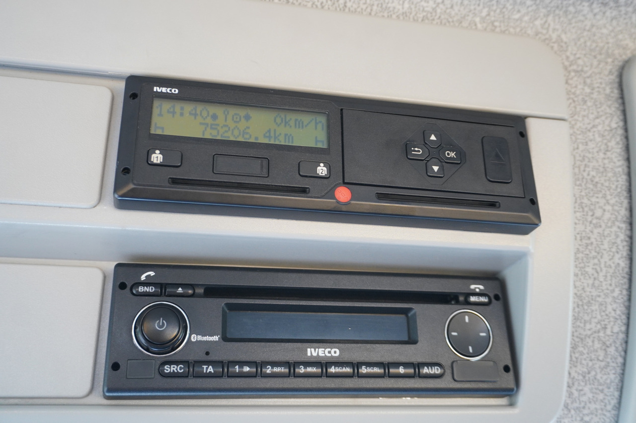 IVECO Eurocargo 160-210 / 75,000 km! / OMARS lowered tow truck platform / Fork - Portavehículos camión: foto 3 IVECO Eurocargo 160-210 / 75,000 km! / OMARS lowered tow truck platform / Fork - Portavehículos camión: foto 3