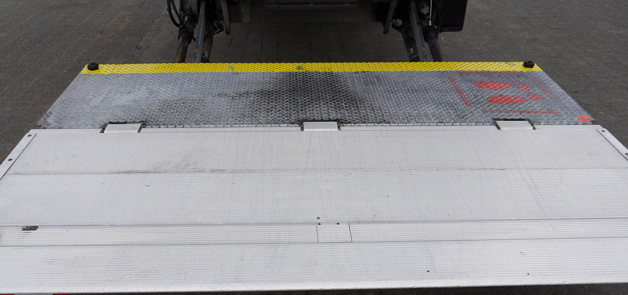 Frigorífico camión IVECO Eurocargo 190-280L E6 4x2 / Refrigerator / Dhollandia DHSM.20 tail lift / 21 pallets: foto 24 Frigorífico camión IVECO Eurocargo 190-280L E6 4x2 / Refrigerator / Dhollandia DHSM.20 tail lift / 21 pallets: foto 24