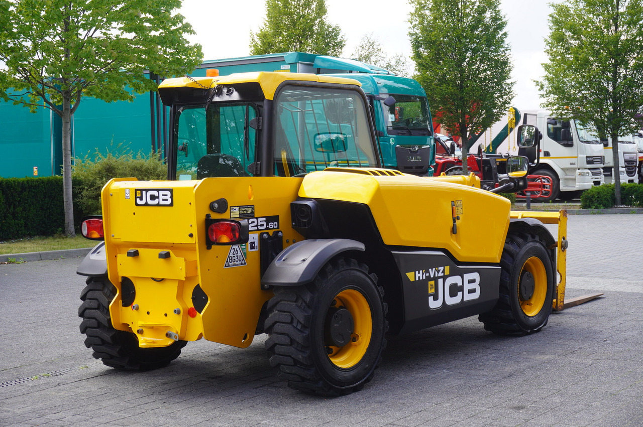 JCB 525-60T5 / 2022 / 860 MTH! / 2.5 T / Reach 6 m / joystick - Cargadora de ruedas telescópica: foto 5 JCB 525-60T5 / 2022 / 860 MTH! / 2.5 T / Reach 6 m / joystick - Cargadora de ruedas telescópica: foto 5