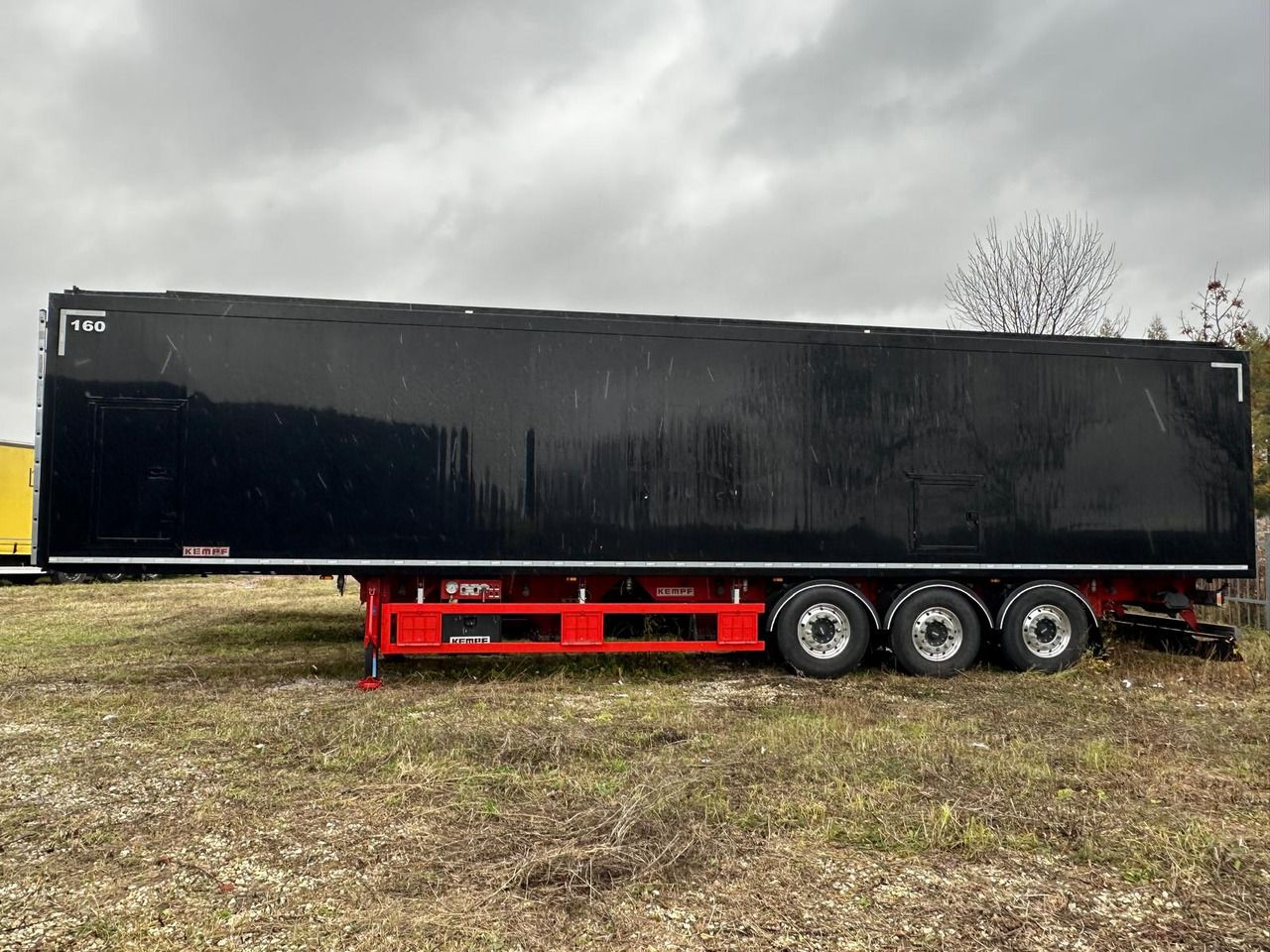 KEMPF SKM AK unloader 4 chambers with lower chute / capacity 65 m3 / 12 units - Volquete semirremolque: foto 1 KEMPF SKM AK unloader 4 chambers with lower chute / capacity 65 m3 / 12 units - Volquete semirremolque: foto 1
