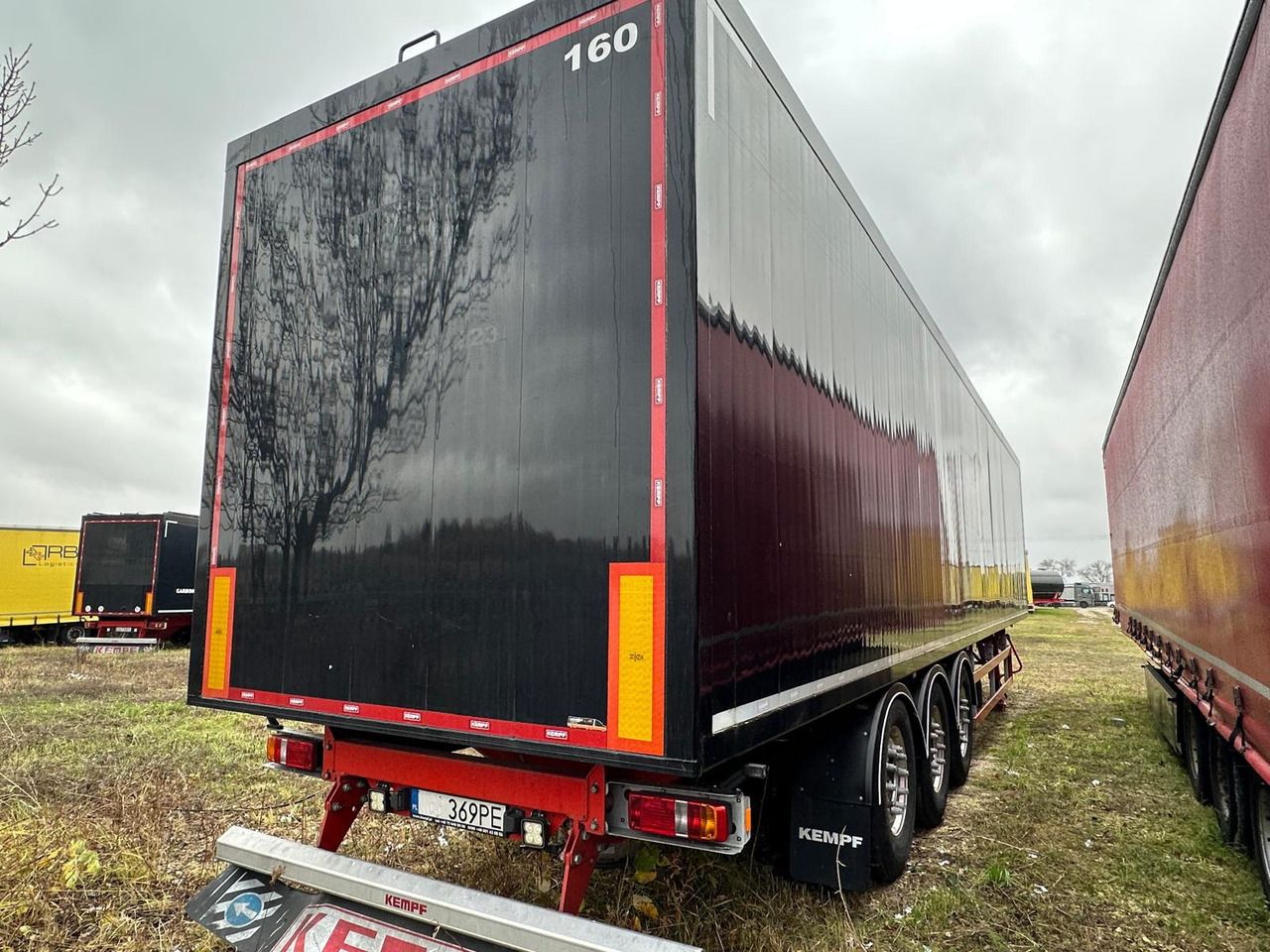 KEMPF SKM AK unloader 4 chambers with lower chute / capacity 65 m3 / 12 units - Volquete semirremolque: foto 4 KEMPF SKM AK unloader 4 chambers with lower chute / capacity 65 m3 / 12 units - Volquete semirremolque: foto 4