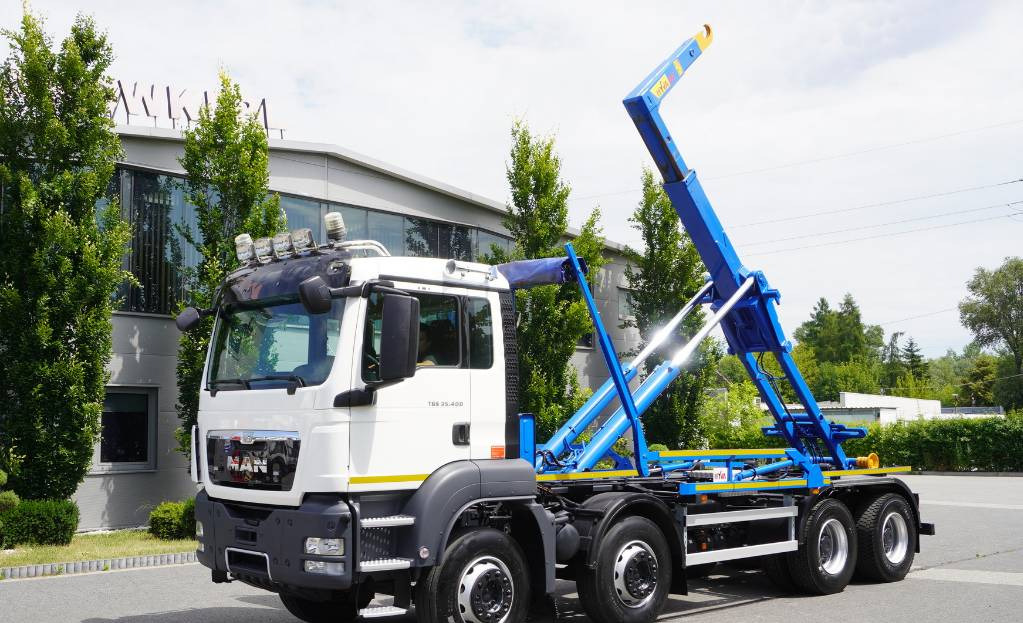 MAN TGS 35.400 8×4 HYVA LIFT 32.56 SE hooklift - Multibasculante camión: foto 1 MAN TGS 35.400 8×4 HYVA LIFT 32.56 SE hooklift - Multibasculante camión: foto 1