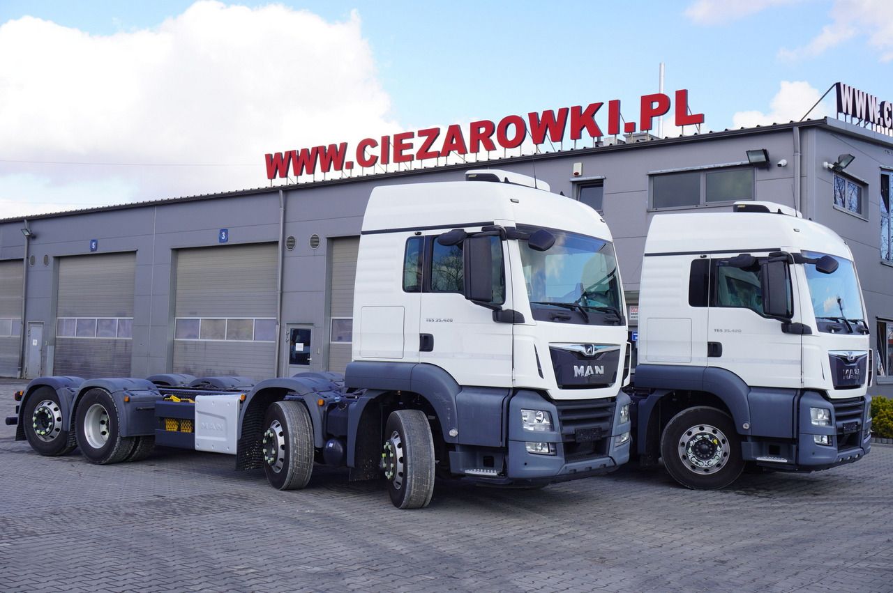 MAN TGS 35.420 8×2 / Chassis 6.4 m / 3 steered axles / 3 units - Chasis camión, Camión grúa: foto 2 MAN TGS 35.420 8×2 / Chassis 6.4 m / 3 steered axles / 3 units - Chasis camión, Camión grúa: foto 2