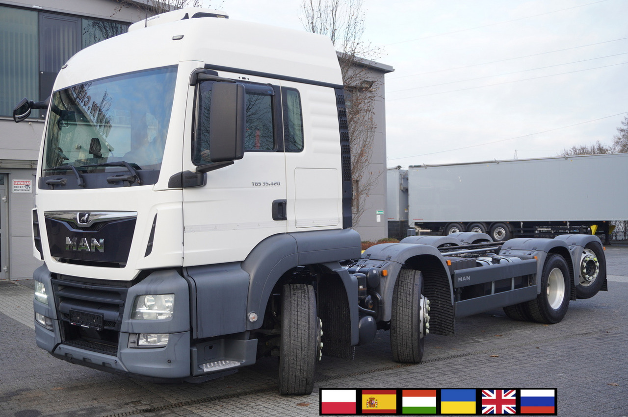 MAN TGS 35.420 8×2 / Chassis 6.4 m / 3 steered axles - Camión grúa: foto 1 MAN TGS 35.420 8×2 / Chassis 6.4 m / 3 steered axles - Camión grúa: foto 1