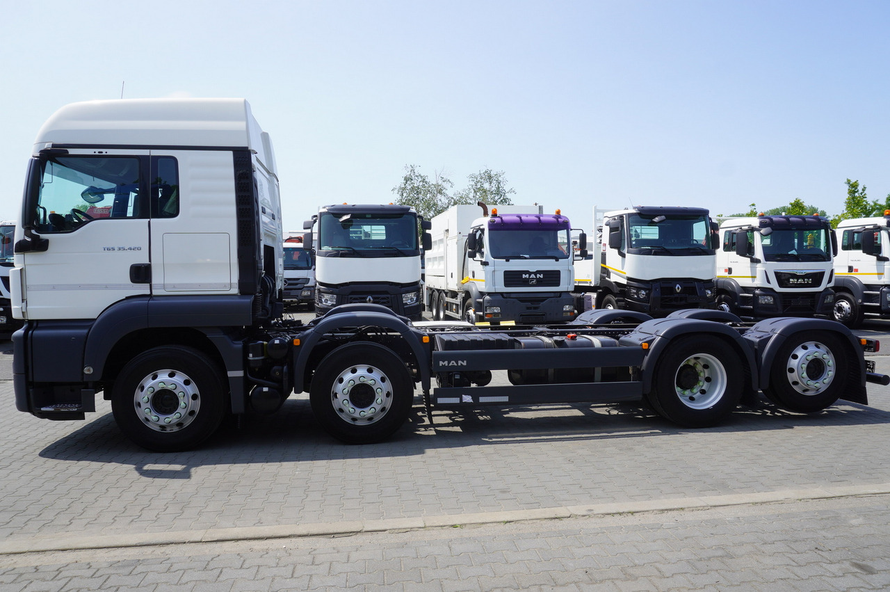 MAN TGS 35.420 8x2 / Chassis 6.4 m / 3 steered axles - Chasis camión: foto 3 MAN TGS 35.420 8x2 / Chassis 6.4 m / 3 steered axles - Chasis camión: foto 3