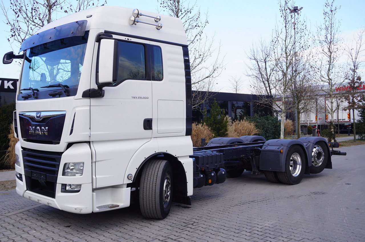 MAN TGX 26,500 / 500 HP / steering 3rd axle / 20 t cap. / Chassis 6.5 m - Chasis camión: foto 1 MAN TGX 26,500 / 500 HP / steering 3rd axle / 20 t cap. / Chassis 6.5 m - Chasis camión: foto 1