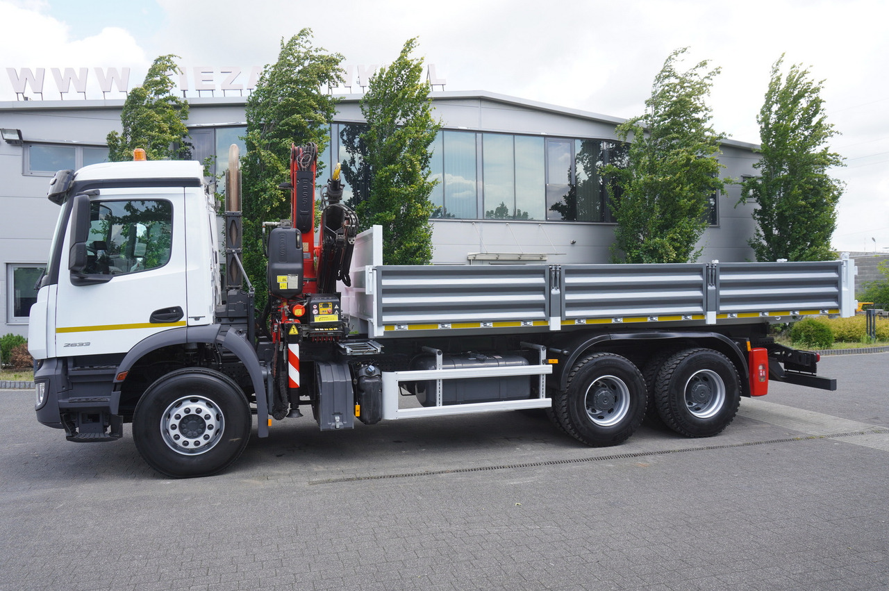 MERCEDES-BENZ AROCS 2633 6x4 / 5.5 T crane FASSI F135 / Tipper 15 EPAL - Volquete camión, Camión grúa: foto 3 MERCEDES-BENZ AROCS 2633 6x4 / 5.5 T crane FASSI F135 / Tipper 15 EPAL - Volquete camión, Camión grúa: foto 3