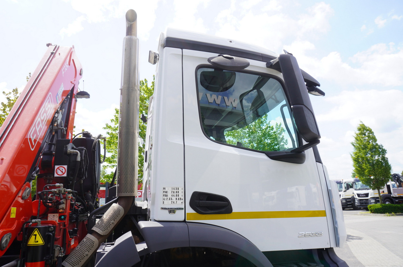 Camión caja abierta, Camión grúa MERCEDES-BENZ AROCS 2633 6x4 / 5.5 T crane FASSI F135 / Tipper 15 EPAL: foto 19