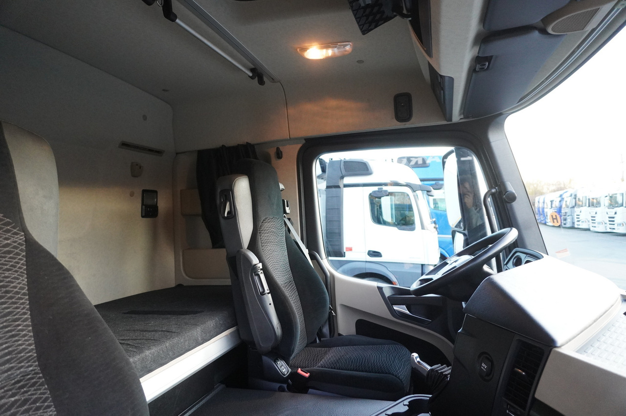 Leasing financiero de MERCEDES-BENZ Actros 1830 4x2 E6 / Curtainsider 18 EPAL / Sleeper cab leasing MERCEDES-BENZ Actros 1830 4x2 E6 / Curtainsider 18 EPAL / Sleeper cab: foto 28 Leasing financiero de MERCEDES-BENZ Actros 1830 4x2 E6 / Curtainsider 18 EPAL / Sleeper cab leasing MERCEDES-BENZ Actros 1830 4x2 E6 / Curtainsider 18 EPAL / Sleeper cab: foto 28
