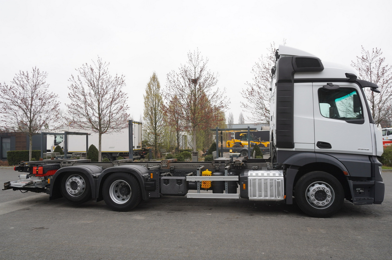 MERCEDES-BENZ Actros 2545 6×2 MP5 / ADR / several units - Portacontenedore/ Intercambiable camión: foto 2 MERCEDES-BENZ Actros 2545 6×2 MP5 / ADR / several units - Portacontenedore/ Intercambiable camión: foto 2