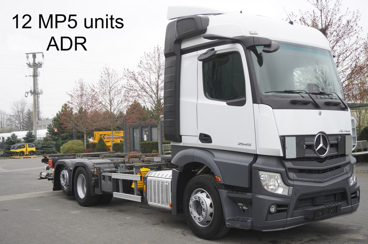 MERCEDES-BENZ Actros 2545 6×2 MP5 / ADR / several units - Portacontenedore/ Intercambiable camión: foto 1 MERCEDES-BENZ Actros 2545 6×2 MP5 / ADR / several units - Portacontenedore/ Intercambiable camión: foto 1