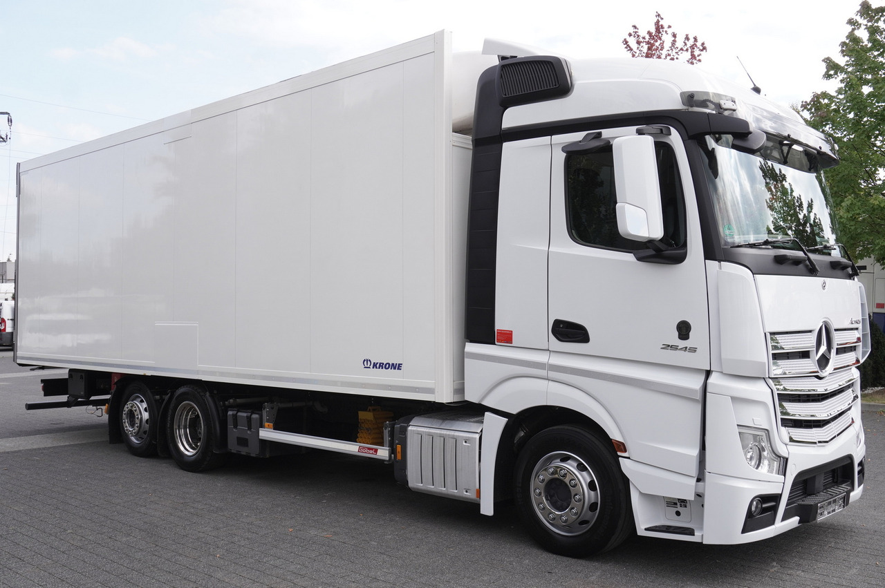 MERCEDES-BENZ Actros 2545 MP5 6×2 E6 / KRONE REFRIGERATOR 40 pallets Bitemperature Doppelstock / high 2.7m - Frigorífico camión: foto 2 MERCEDES-BENZ Actros 2545 MP5 6×2 E6 / KRONE REFRIGERATOR 40 pallets Bitemperature Doppelstock / high 2.7m - Frigorífico camión: foto 2