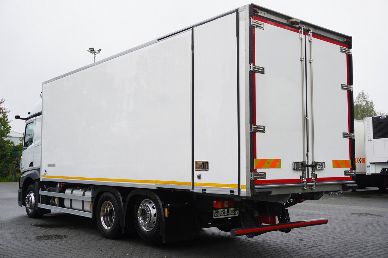MERCEDES-BENZ Actros 2545 MP5 / Lecapitaine 18 EPAL refrigerator / Bitemperature / Carrier Supra 850 MT / ADR AT - Frigorífico camión: foto 3 MERCEDES-BENZ Actros 2545 MP5 / Lecapitaine 18 EPAL refrigerator / Bitemperature / Carrier Supra 850 MT / ADR AT - Frigorífico camión: foto 3