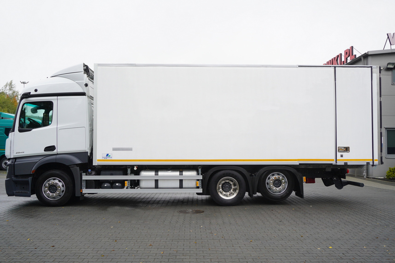 MERCEDES-BENZ Actros 2545 MP5 / Lecapitaine 18 EPAL refrigerator / Bitemperature / Carrier Supra 850 MT / ADR AT - Frigorífico camión: foto 2 MERCEDES-BENZ Actros 2545 MP5 / Lecapitaine 18 EPAL refrigerator / Bitemperature / Carrier Supra 850 MT / ADR AT - Frigorífico camión: foto 2