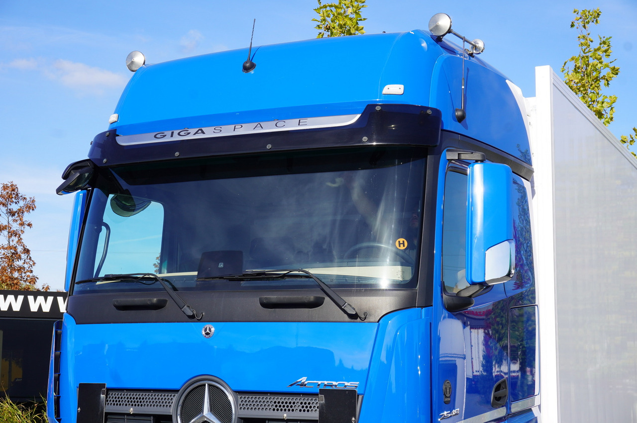 Leasing financiero de MERCEDES-BENZ Actros 2548 E6 / GIGA / Cab Lounge chair / Lamberet Refrigerator / Carrier Supra 950 leasing MERCEDES-BENZ Actros 2548 E6 / GIGA / Cab Lounge chair / Lamberet Refrigerator / Carrier Supra 950: foto 10
