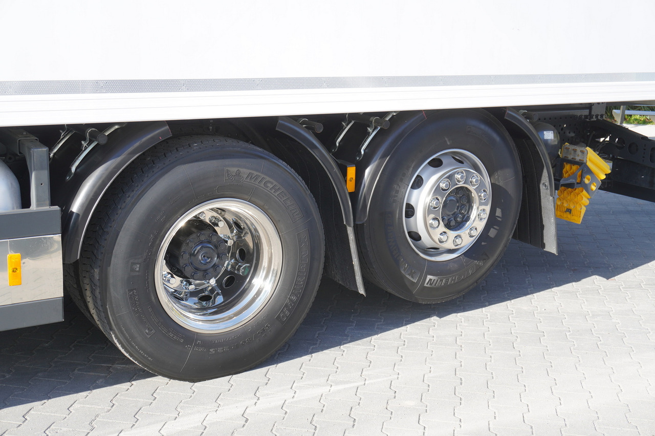 Leasing financiero de MERCEDES-BENZ Actros 2548 E6 / GIGA / Cab Lounge chair / Lamberet Refrigerator / Carrier Supra 950 leasing MERCEDES-BENZ Actros 2548 E6 / GIGA / Cab Lounge chair / Lamberet Refrigerator / Carrier Supra 950: foto 13