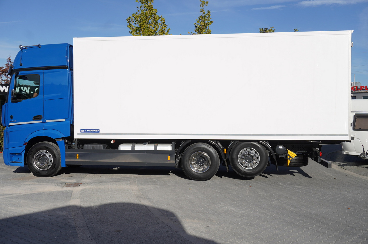 Leasing financiero de MERCEDES-BENZ Actros 2548 E6 / GIGA / Cab Lounge chair / Lamberet Refrigerator / Carrier Supra 950 leasing MERCEDES-BENZ Actros 2548 E6 / GIGA / Cab Lounge chair / Lamberet Refrigerator / Carrier Supra 950: foto 8