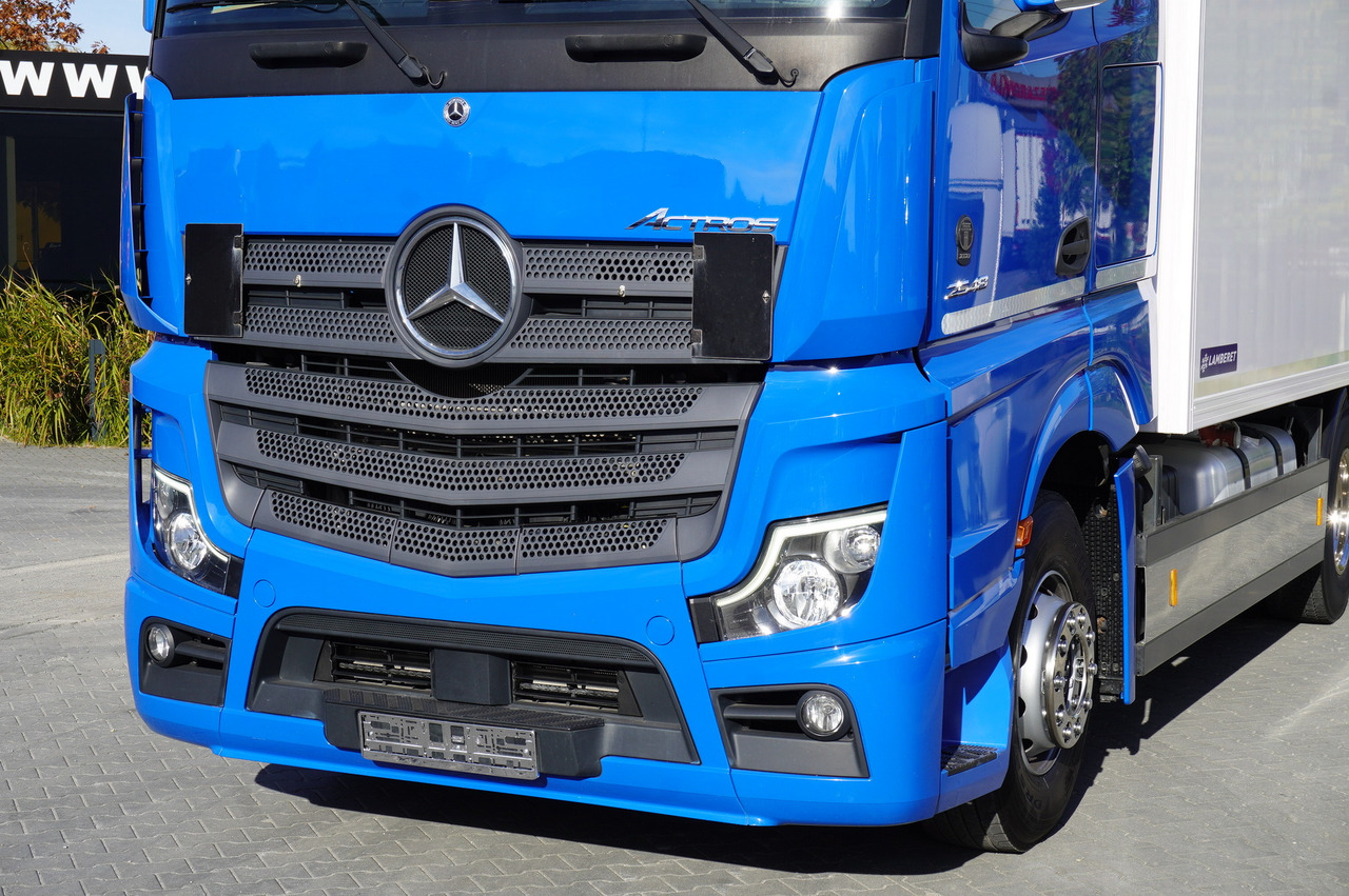 Leasing financiero de MERCEDES-BENZ Actros 2548 E6 / GIGA / Cab Lounge chair / Lamberet Refrigerator / Carrier Supra 950 leasing MERCEDES-BENZ Actros 2548 E6 / GIGA / Cab Lounge chair / Lamberet Refrigerator / Carrier Supra 950: foto 9