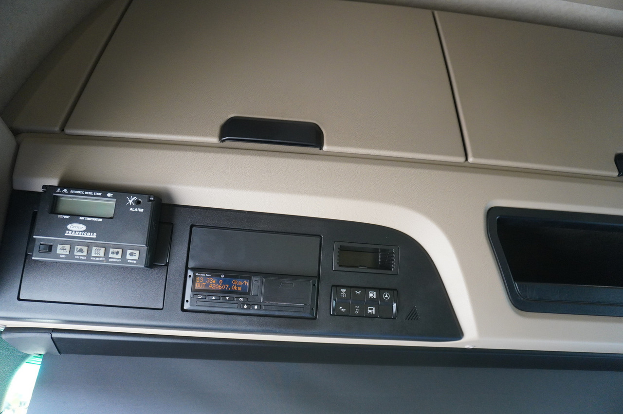 Leasing financiero de MERCEDES-BENZ Actros 2548 E6 / GIGA / Cab Lounge chair / Lamberet Refrigerator / Carrier Supra 950 leasing MERCEDES-BENZ Actros 2548 E6 / GIGA / Cab Lounge chair / Lamberet Refrigerator / Carrier Supra 950: foto 27