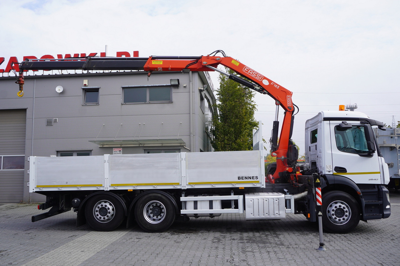 MERCEDES-BENZ Antos 2540 / Flatbed 15 EPAL / Fassi F165 / 6.1 t / 8 m reach / remote control / rotator / 1600 MTH / steered axle - Camión grúa: foto 2 MERCEDES-BENZ Antos 2540 / Flatbed 15 EPAL / Fassi F165 / 6.1 t / 8 m reach / remote control / rotator / 1600 MTH / steered axle - Camión grúa: foto 2