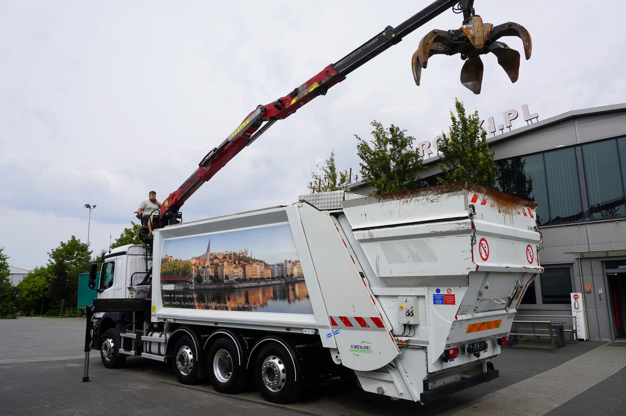 MERCEDES-BENZ Antos 3240 8x2 / Tajfun 5T crane / Farid Industries garbage truck/ 3 steered axles - Camión grúa: foto 2 MERCEDES-BENZ Antos 3240 8x2 / Tajfun 5T crane / Farid Industries garbage truck/ 3 steered axles - Camión grúa: foto 2