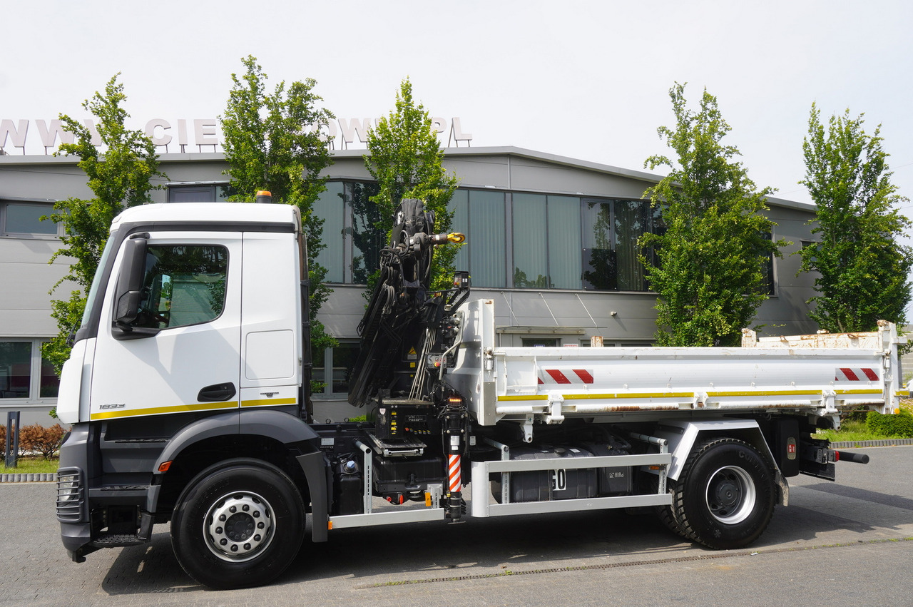 MERCEDES-BENZ Arocs 1833 / 87,000 km!!! / Hds HIAB X-DUO 128 B-2 / three-sided tipper - Volquete camión, Camión grúa: foto 5 MERCEDES-BENZ Arocs 1833 / 87,000 km!!! / Hds HIAB X-DUO 128 B-2 / three-sided tipper - Volquete camión, Camión grúa: foto 5