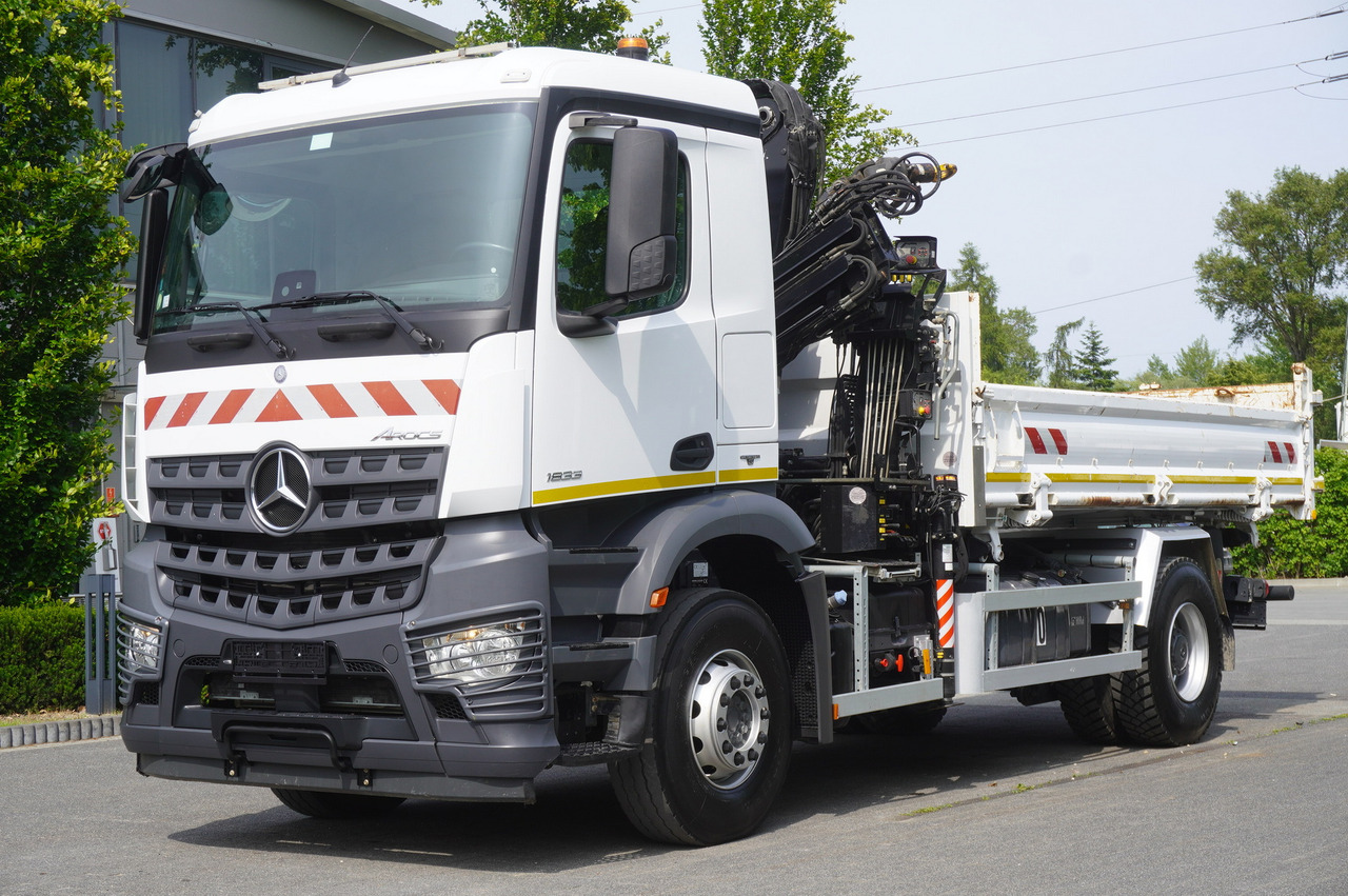 MERCEDES-BENZ Arocs 1833 / 87,000 km!!! / Hds HIAB X-DUO 128 B-2 / three-sided tipper - Volquete camión, Camión grúa: foto 3 MERCEDES-BENZ Arocs 1833 / 87,000 km!!! / Hds HIAB X-DUO 128 B-2 / three-sided tipper - Volquete camión, Camión grúa: foto 3