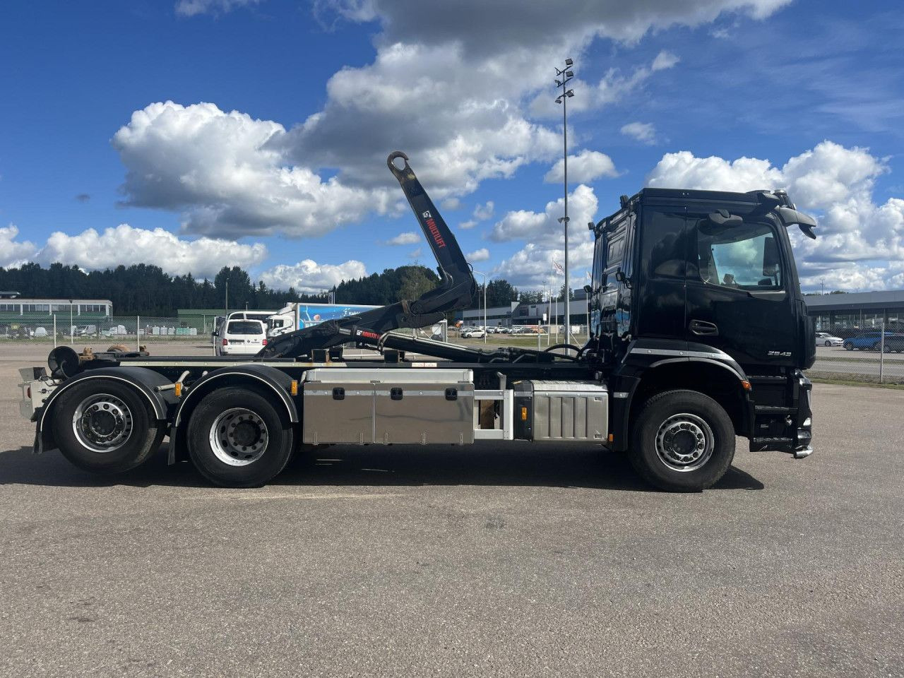 MERCEDES-BENZ Arocs 2543 6x2*4 / 21t Hooklift HIAB ULT21Z56 / 2022 - Multibasculante camión: foto 4 MERCEDES-BENZ Arocs 2543 6x2*4 / 21t Hooklift HIAB ULT21Z56 / 2022 - Multibasculante camión: foto 4