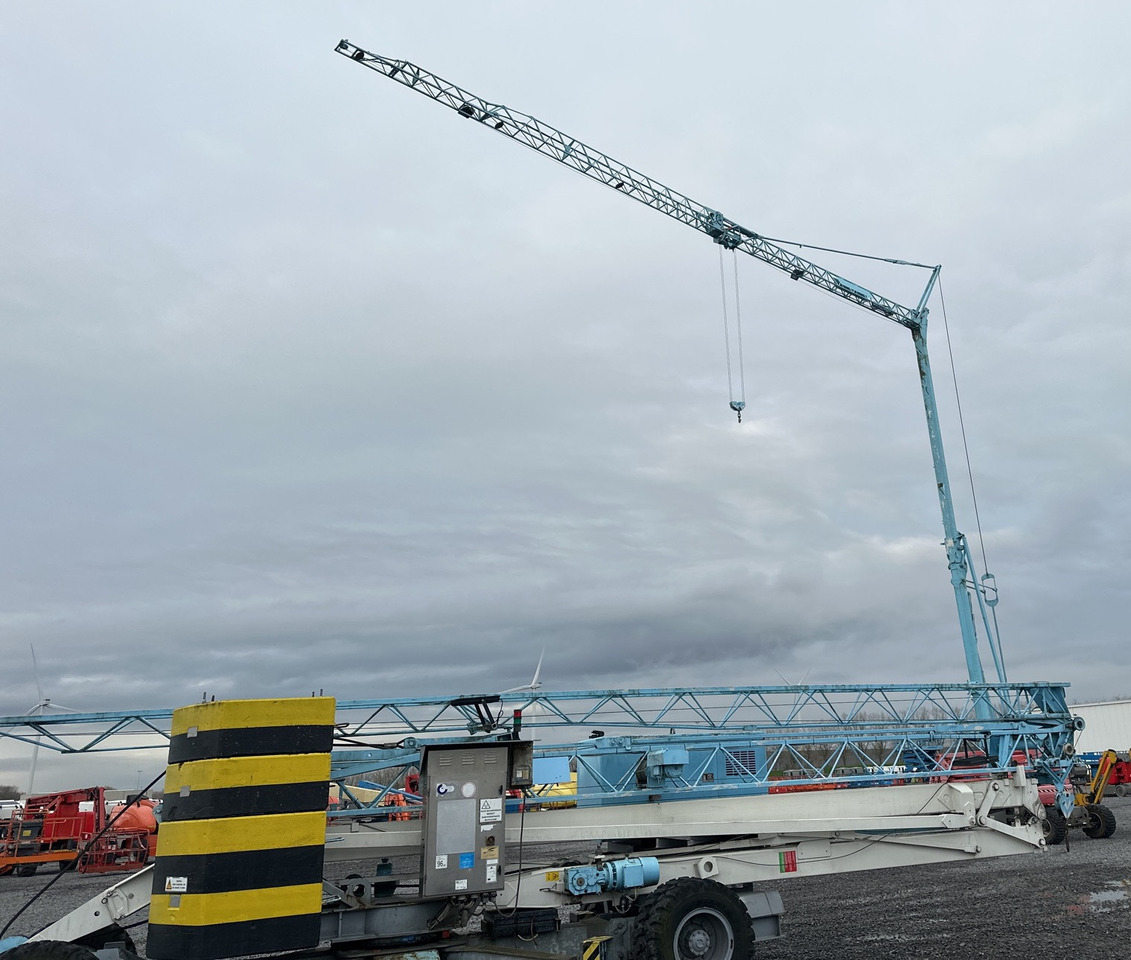 POTAIN IGO32 Tri/A Mobile self-erecting tower crane / 4400 MTH! - Autogrúa: foto 3 POTAIN IGO32 Tri/A Mobile self-erecting tower crane / 4400 MTH! - Autogrúa: foto 3