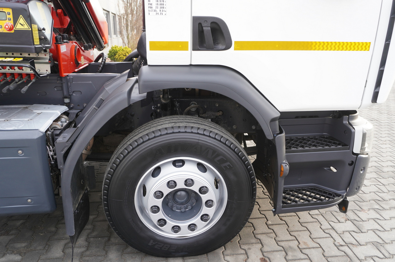 Camión grúa RENAULT C280 DTI 8 / FASSI crane 5.6 T / range 8 m / Flatbed 15 EPAL: foto 20 Camión grúa RENAULT C280 DTI 8 / FASSI crane 5.6 T / range 8 m / Flatbed 15 EPAL: foto 20