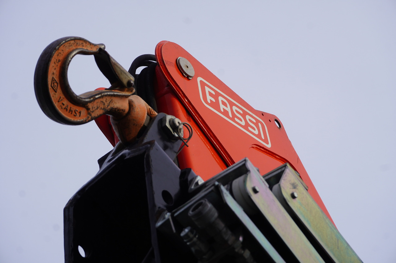 Camión grúa RENAULT C280 DTI 8 / FASSI crane 5.6 T / range 8 m / Flatbed 15 EPAL: foto 12 Camión grúa RENAULT C280 DTI 8 / FASSI crane 5.6 T / range 8 m / Flatbed 15 EPAL: foto 12