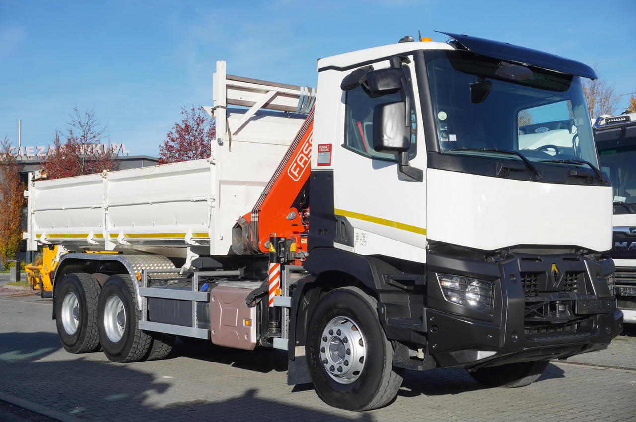 RENAULT C380 E6 6×4 / HDS Fassi F135 2700 MTH / Range 8 m / 5.6 t lifting capacity / 3-side tipper / Bortmatic - Camión grúa: foto 2 RENAULT C380 E6 6×4 / HDS Fassi F135 2700 MTH / Range 8 m / 5.6 t lifting capacity / 3-side tipper / Bortmatic - Camión grúa: foto 2