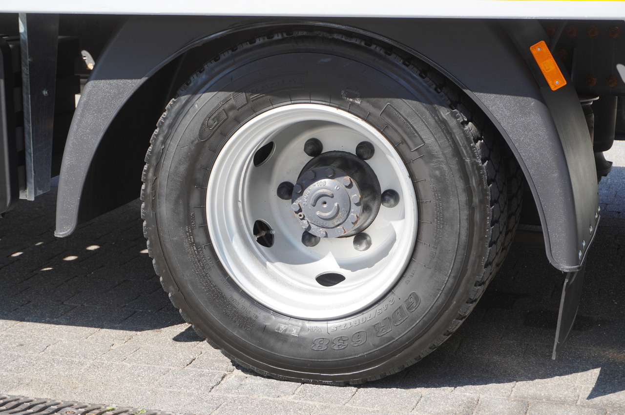 Portavehículos camión RENAULT D12 / New galvanized tow truck superstructure / 2025 / length 840 cm: foto 15