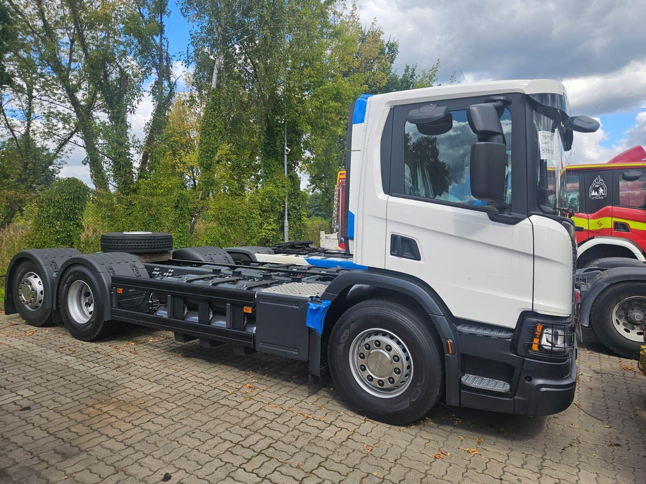SCANIA P 340 B6x2*4NA / chassis frame / steering axle / CNG - Camión de basura: foto 3 SCANIA P 340 B6x2*4NA / chassis frame / steering axle / CNG - Camión de basura: foto 3