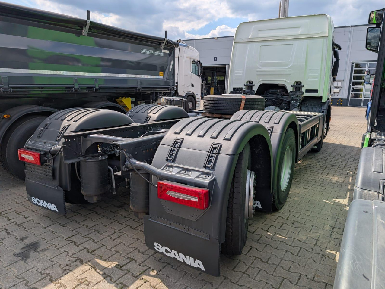 SCANIA P 340 B6x2*4NA / chassis frame / steering axle / CNG / large cab / 8 units - Chasis camión: foto 3 SCANIA P 340 B6x2*4NA / chassis frame / steering axle / CNG / large cab / 8 units - Chasis camión: foto 3