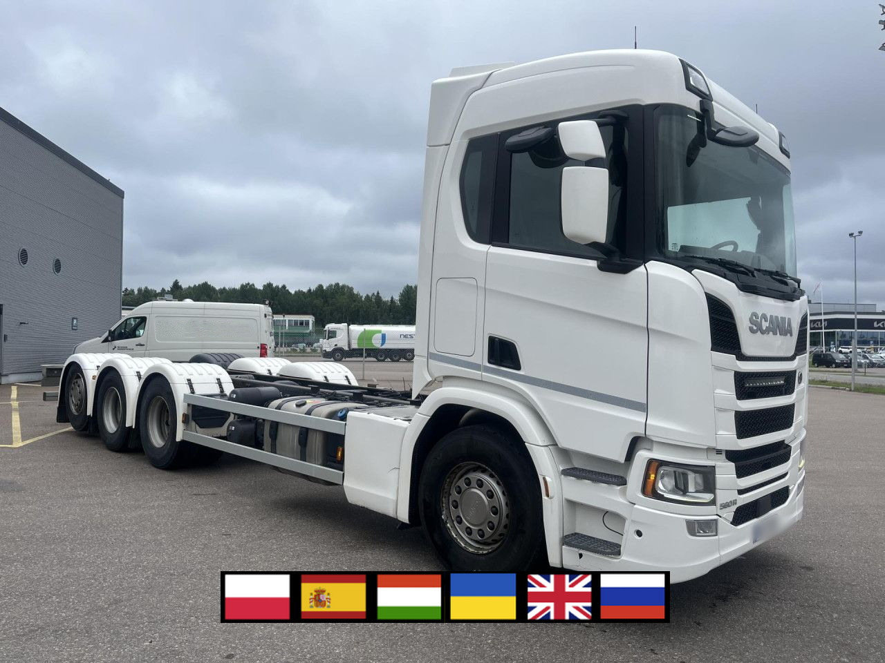 SCANIA R560 B8x4*4 / Chassis / sleeper cab / Power take-off - Chasis camión: foto 1 SCANIA R560 B8x4*4 / Chassis / sleeper cab / Power take-off - Chasis camión: foto 1