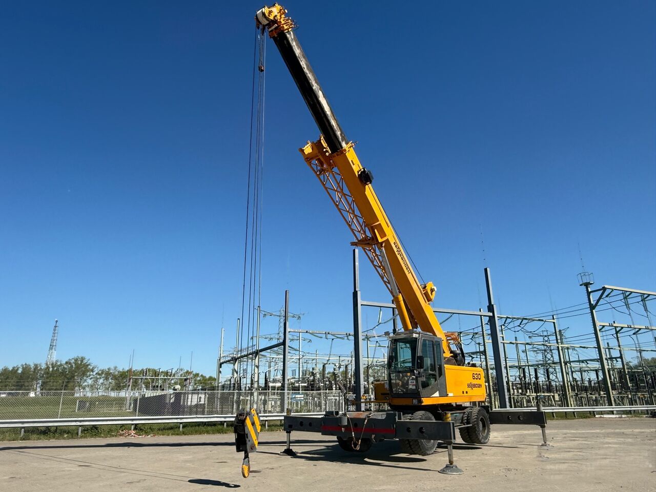 SENNEBOGEN 630 rough terrain crane / Range 30 m / Lifting capacity 30 t / 4 units - Grúa para terrenos difíciles: foto 1 SENNEBOGEN 630 rough terrain crane / Range 30 m / Lifting capacity 30 t / 4 units - Grúa para terrenos difíciles: foto 1