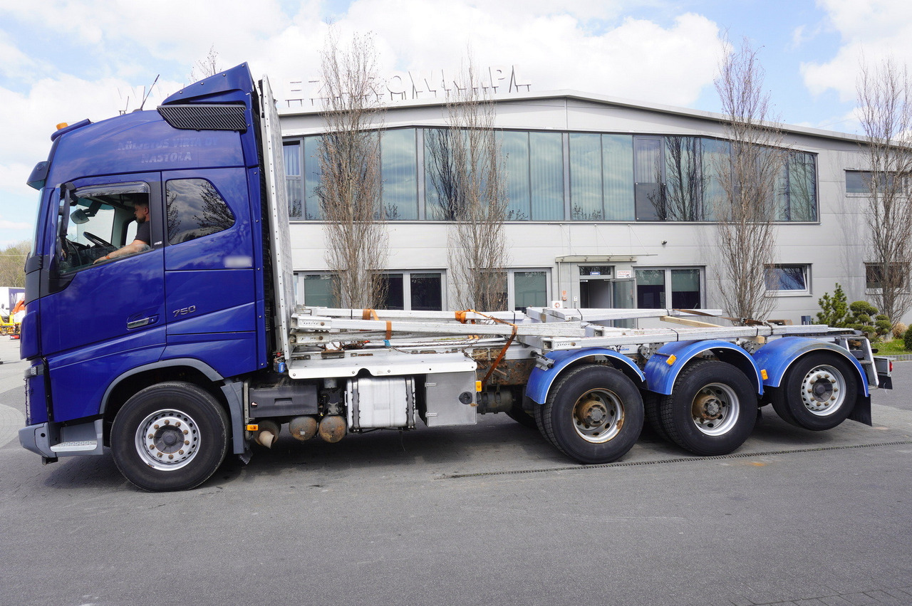 Camión grúa para transporte de madera VOLVO FH16 750 8x4 / 750 HP! / 20 t load capacity / stanchion superstructure: foto 6