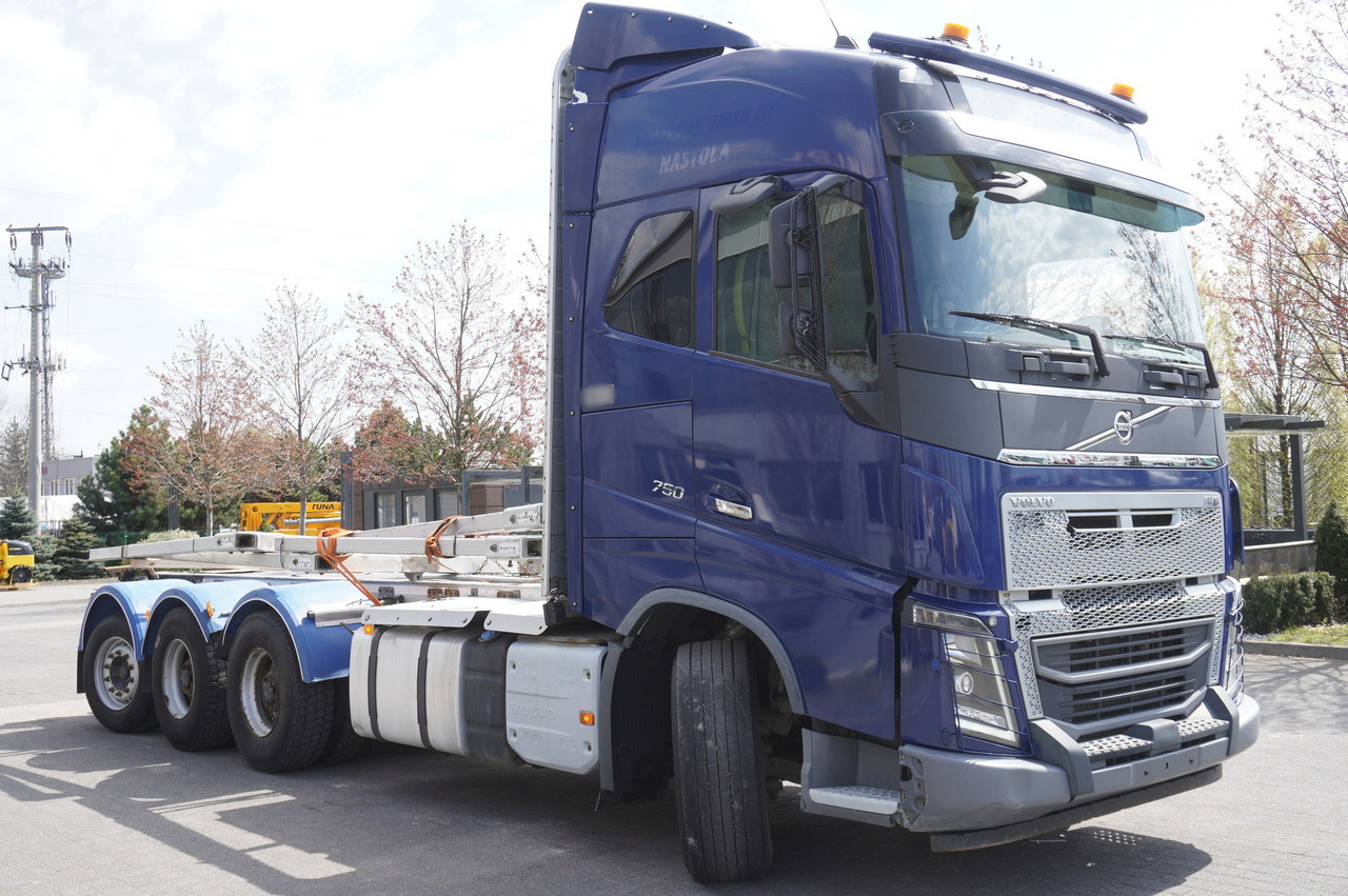 Camión grúa para transporte de madera VOLVO FH16 750 8x4 / 750 HP! / 20 t load capacity / stanchion superstructure: foto 11