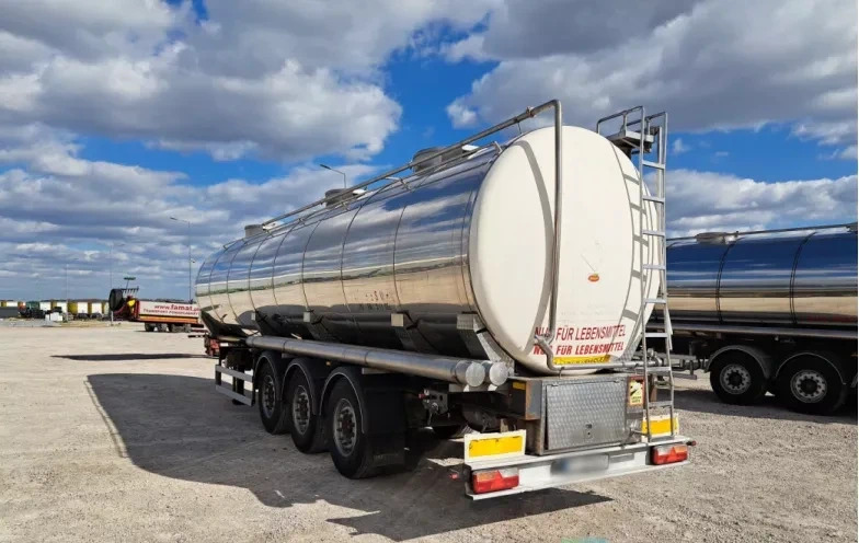 WIELTON NS3D 36 t food cistern / 3 chambers - Cisterna semirremolque: foto 4 WIELTON NS3D 36 t food cistern / 3 chambers - Cisterna semirremolque: foto 4