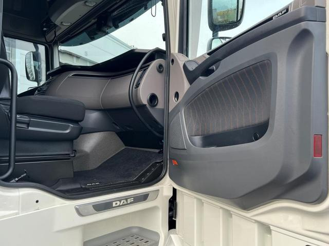 Cabeza tractora DAF XF 480 FT SSC Retarder Standklima 2-K Hydraulik: foto 10 Cabeza tractora DAF XF 480 FT SSC Retarder Standklima 2-K Hydraulik: foto 10